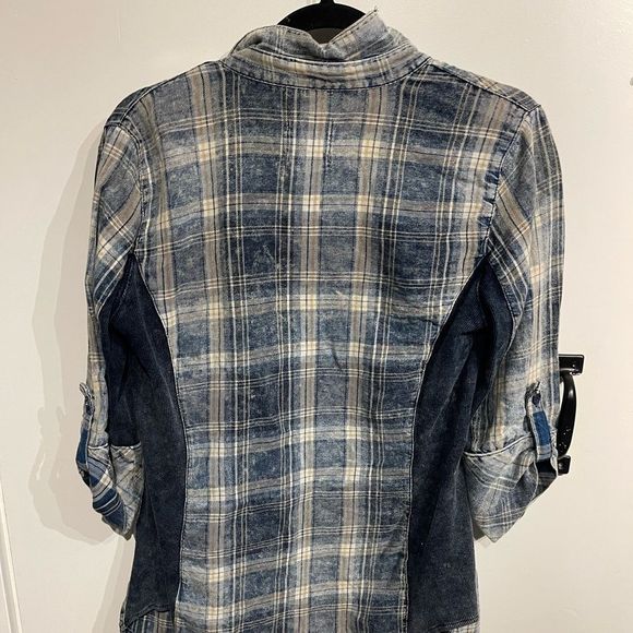 Ci Sono Plaid Button Up - Picture 10 of 10